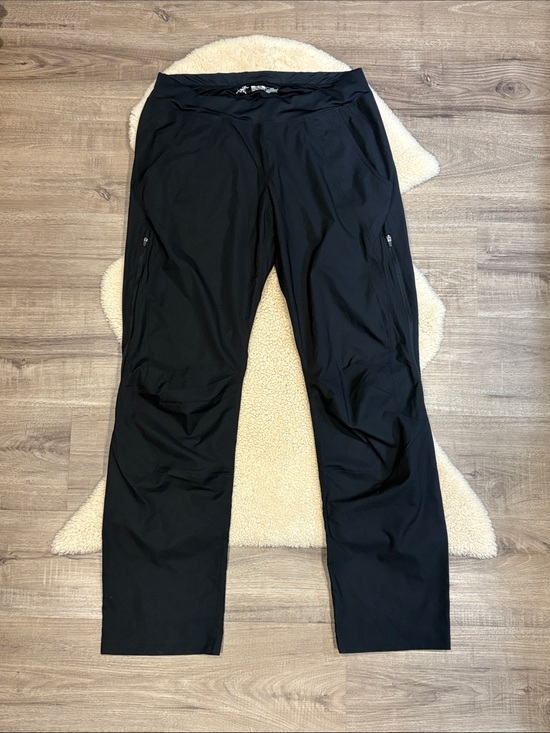 Arc'teryx Pants - Arc’teryx full zip quick-dry hiking pants, black, women’s medium